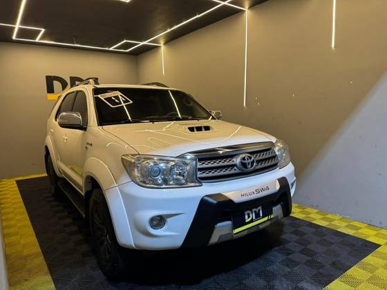 TOYOTA HILUX SW4 3.0 SRV 4X4 16V TURBO INTERCOOLER DIESEL 4P AUTOMÁTICO TOYOTA HILUX SW4 3.0 SRV 4X4 16V TURBO INTERCOOLER DIESEL 4P AUTOMÁTICO